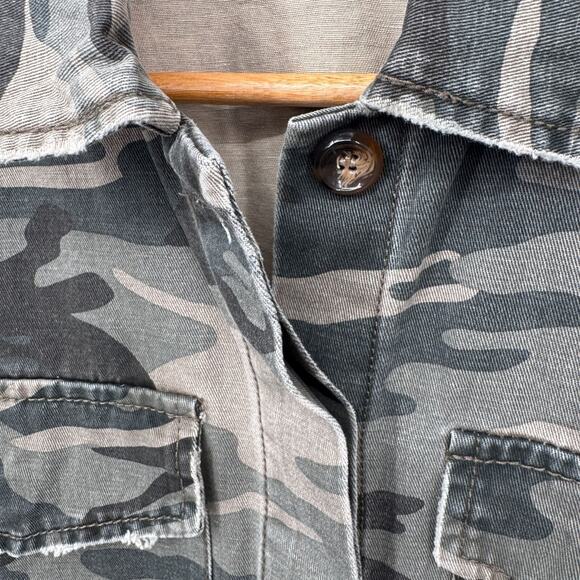 Lulus Button Front Jacket Shirt Womens Small Army Green Camo Print Cotton NWOT - Picture 7 of 10